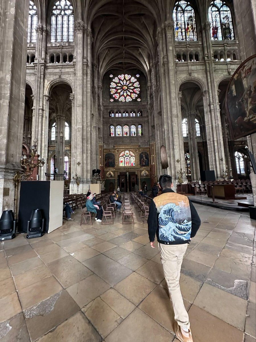 Vrai touriste en pleine visite de Paris 🤓