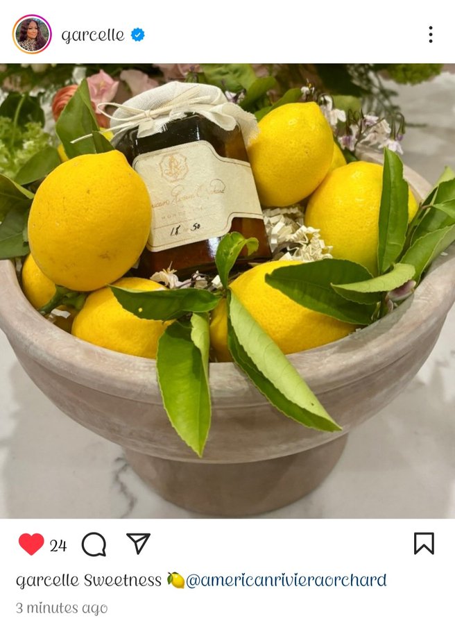 Mimicinque's tweet photo. π Women in Business:
Garcelle Beauvais receives Meghan,The Duchess of Sussex American Riviera Orchard Jam! ππ https://t.co/VnebbhUvqQ