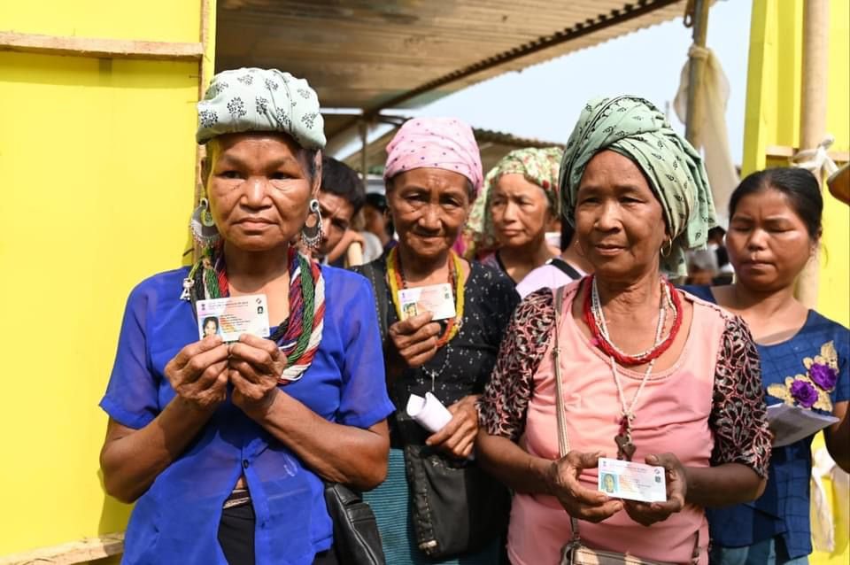 #Tripura: Voters of Bru tribal community living at rehab camp at Gachiram Para in Kanchanpur in Nort Tripura dist. cast votes #TripuraEast PC.
@PIB_India @MIB_India
@ECISVEEP @ceotripura #ECI #Phase2
 #Election2024
#IVoteForSure #FestivalOfDemocracy #LokNirnoy2024