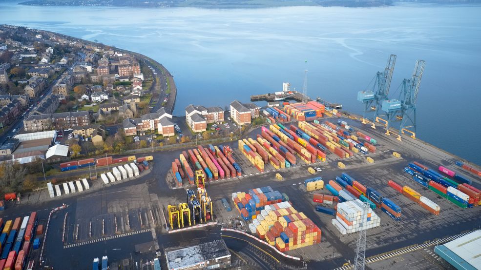 ⚫️🔴 Port of #Greenock introduces new Türkiye service, invests in STS cranes: tinyurl.com/2bdrt76t
@PeelPorts 
#Ports #STSCranes #Cranes #WCN #WorldCargoNews