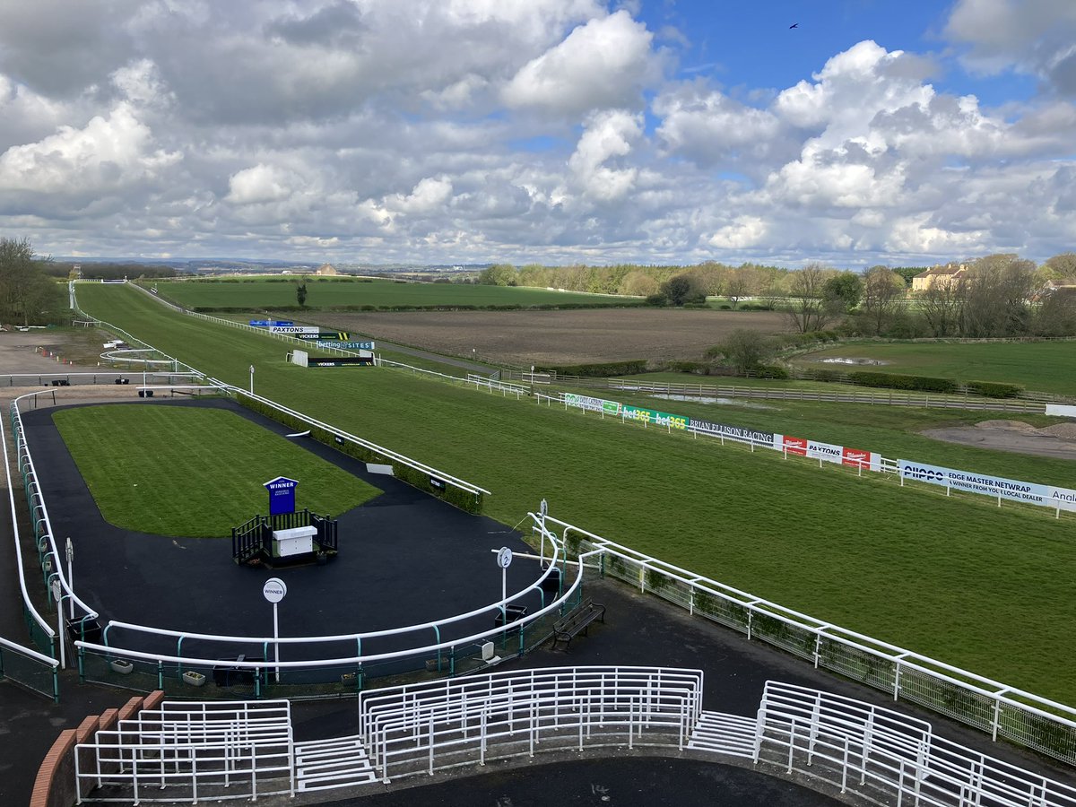 The Grounds team continue to work tirelessly in advance of our next scheduled Season Finale on the 10th May, Ladies Day, Evening racing. 🏇