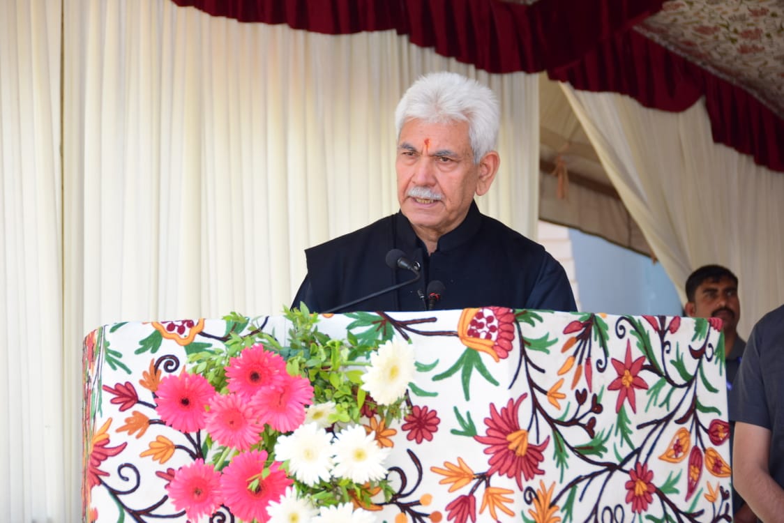 The scenic splendor of Jammu and Kashmir stands as a testament to LG Sh. @manojsinha_'s unwavering commitment. His tourism initiatives are not just about attracting visitors; they're about showcasing the region's inclusivity and charm. #JKTourism #ManojSinha
@OfficeOfLGJandK