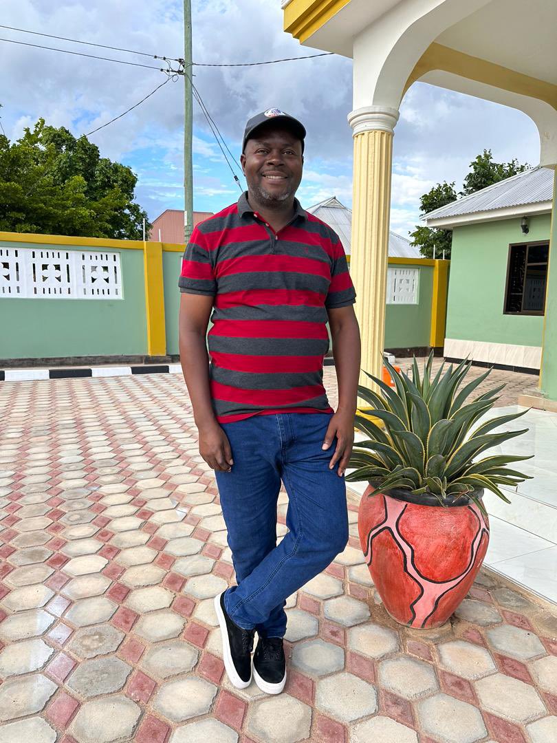 Dr_Matogoro's tweet photo. 📍Dodoma, Tanzania
Nilizaliwa baada ya Muungano na nimefanikiwa kuishi ndani ya Muungano. Hakika Muungano ni TUNU yetu kwetu sisi sote na vizazi vijavyo. Kabla ya Muungano idadi ya #WASOMI pande zote mbili ilikuwa inahesabika na #Miaka60 baadaye tunayo idadi ya kutosha ya WASOMI https://t.co/Lk80O2cmpF