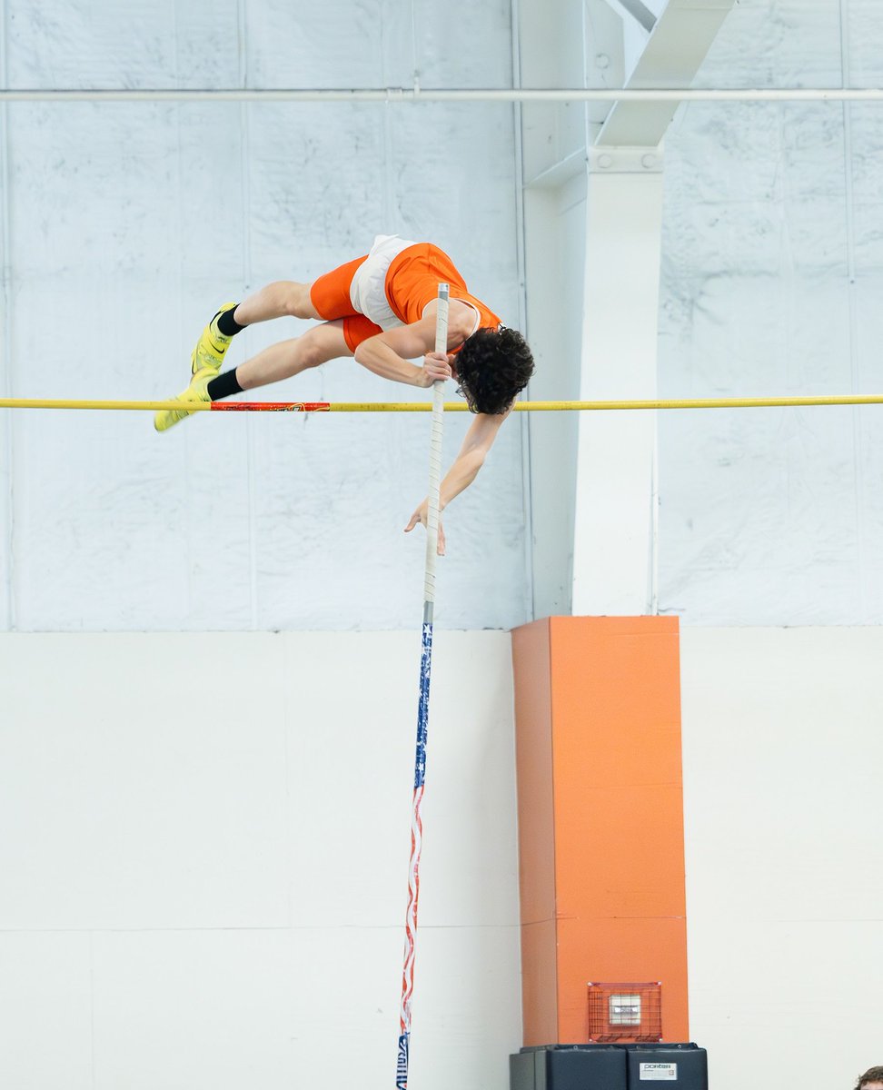 Lukas is reaching new heights, one vault at a time!

#PoleVault #PoleVaultLife #aledo #aledovaultcats #aledovideographer #track #polevault #FWCamera #District #HighSchoolSports #Sports #TrackandField #AledoPhotographer