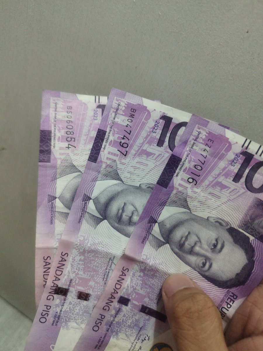 binigyan ako ng lola ko ng 300 kasi raw birthday ko tapos binabalik ko kako may trabaho naman ako. ayaw talaga kunin may makukuha naman daw syang pera next week sa “senior” yun ang sabi niya di ko deserve naiiyak ako hshahaa oaaaa!!!!