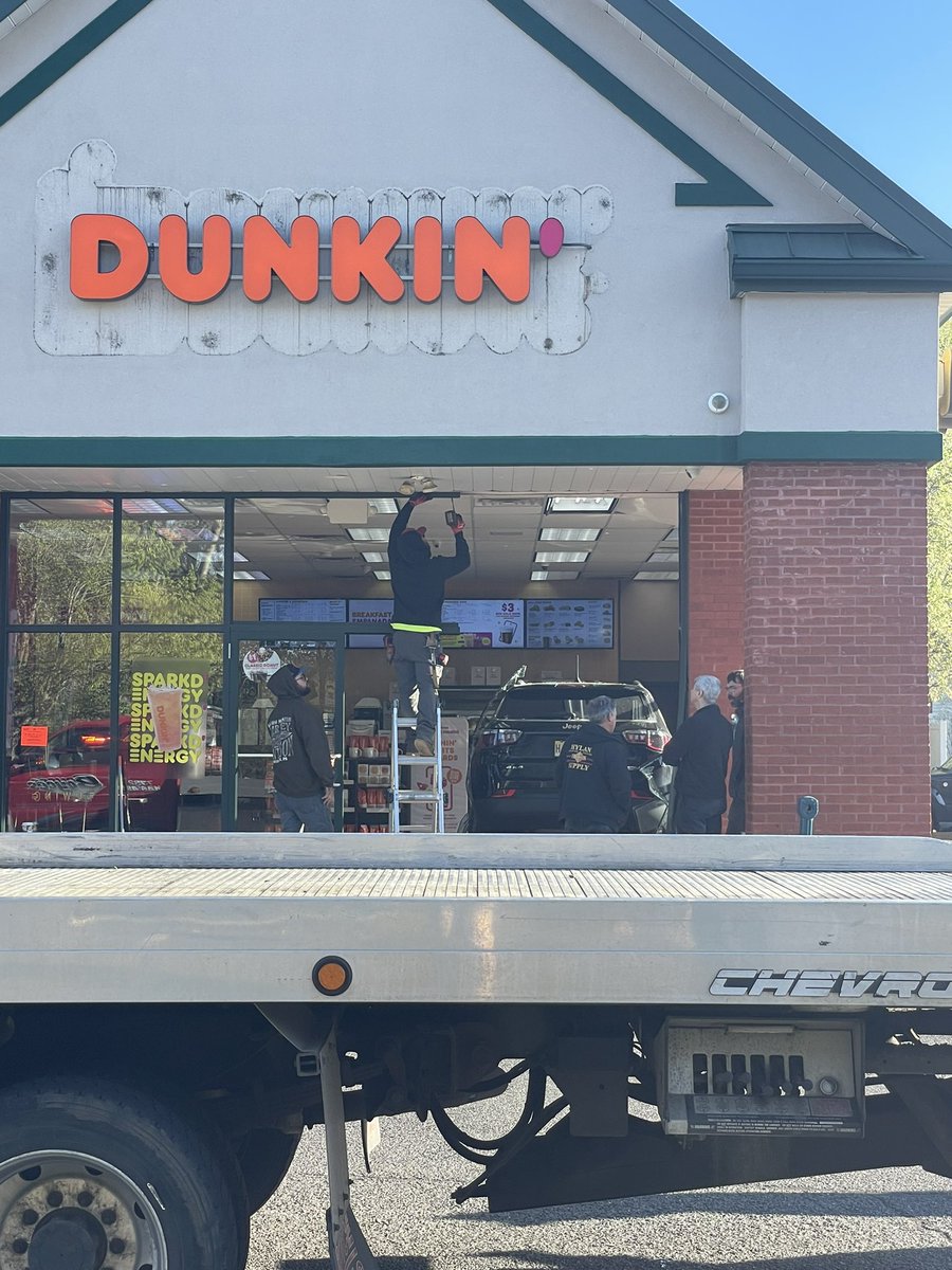 #njmornings Jeep into @dunkindonuts in #OldBridge. No word on injuries at this point. Updates on @News12NJ