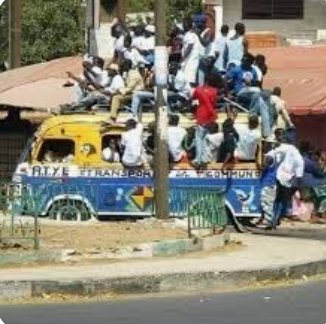 Ce terrible bilan de l'accident tragique de Kongheul me brise le cœur ❤️‍🩹Trop C Trop❤️‍🩹 C le temps de la TOLÉRANCE ZÉRO 
Nous avons une responsabilité collective autorités en premier  lieu sur le laxisme ambiant #Senegal
📍laisse circuler des véhicules qui devaient être à la casse…