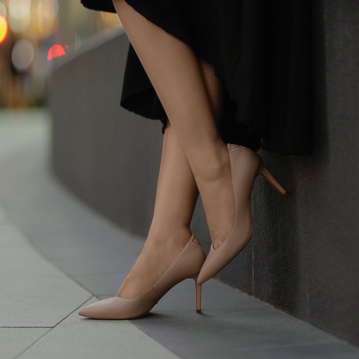 A forever staple in your closet—classic nude pumps but better because they are vegan. Can you believe these are made from recycled materials? More fashion, less footprint. ♻️

#VEERAH
#VEERAHwarriors
#DoGoodLookIncredible
#veganshoes
#recycledmaterials
#nudepumps
#EarthMonth