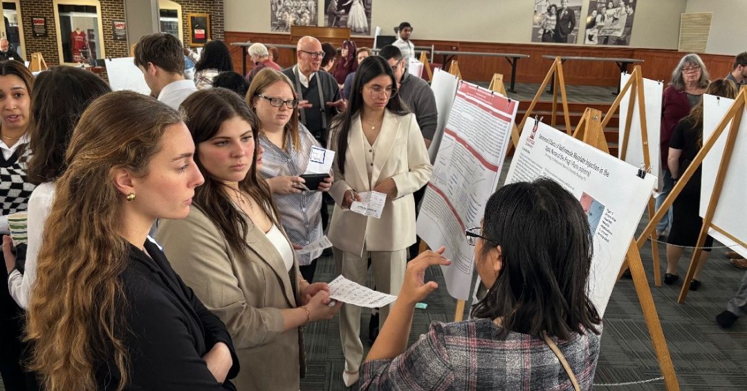 Over 60 students presented at the HECBC Undergraduate Research and Creativity Conference. Read the full story here: alvernia.edu/news/2024/04/o… #experientiallearning #alvernia #studentresearch #studentleaders #collegestudents #studentlife #alverniauniversity