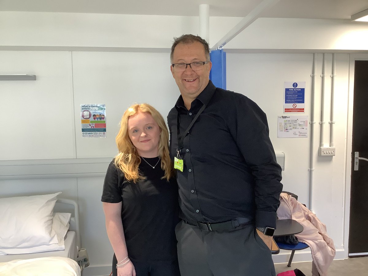 Thank you to @vicgoddard for visiting our hospital ward and Margaret’s flat today. Our level 2 #healthandsocialcare learners were superb as always and several chatted to their former head teacher. Thank you @PassmoresAc for sending us such wonderful young learners. #futureNHS