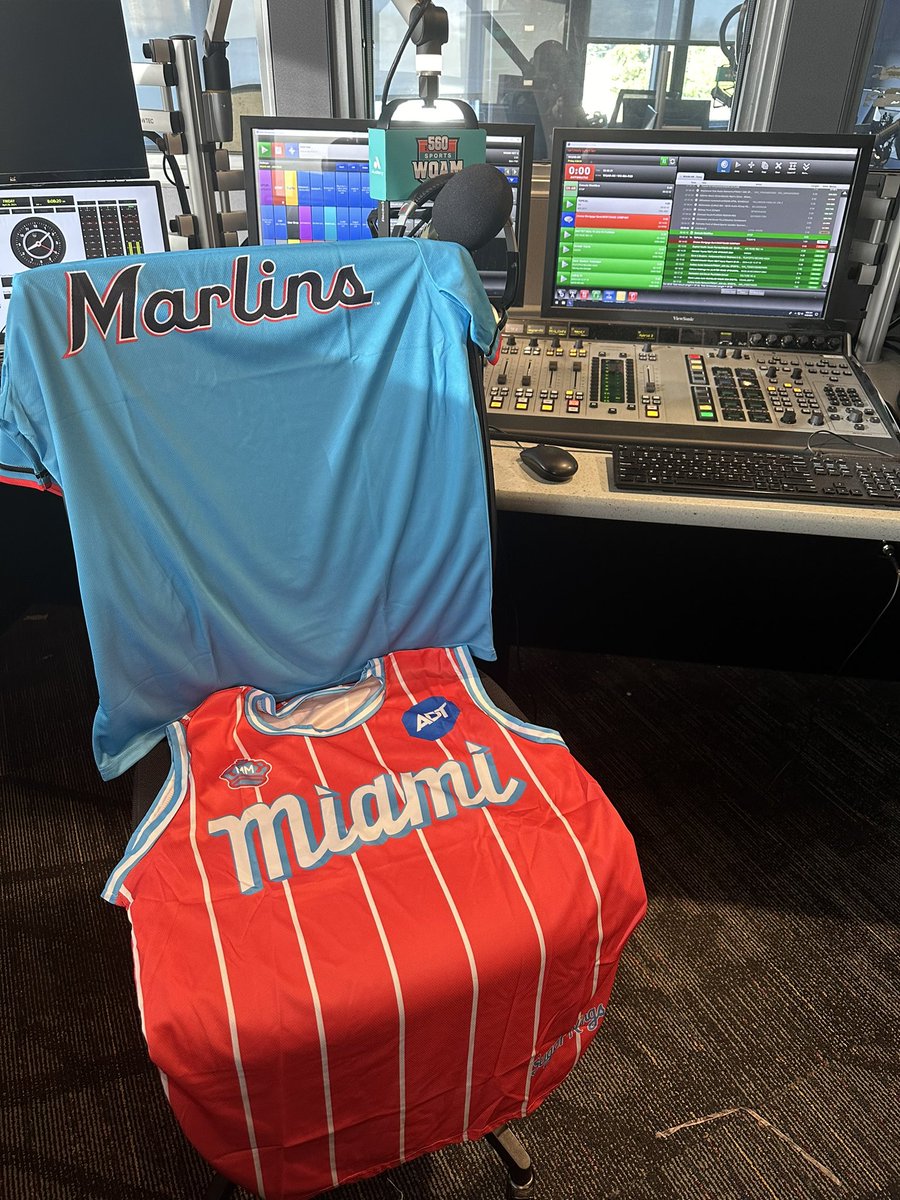 Our friends the @Marlins just stopped by with this weekend’s giveaways and they are sweet! Check out the link below to see what they have going on this weekend and how you can grab these awesome freebies! mlb.com/marlins/ticket…