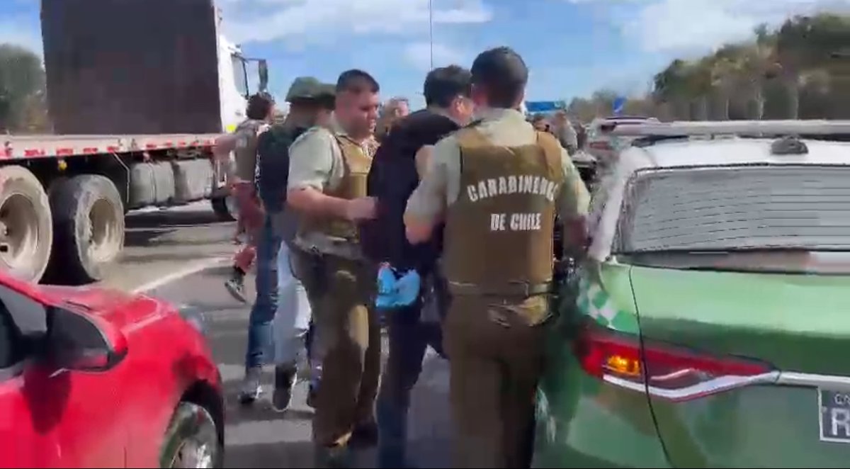 En operativo policial, Carabineros de la SEBV #Valparaíso detuvieron a seis adolescentes que circulaban en un automóvil recientemente sustraído en #Concón. Los imputados, dos de ellos con orden vigente de aprehensión, pasarán hoy a control. #OrdenyPatria