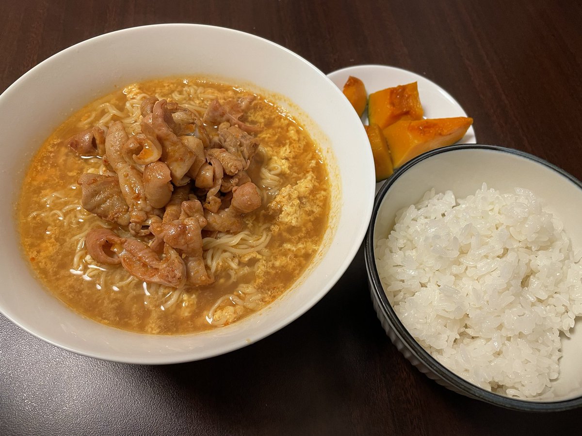 夜ご飯
豚ホルモン辛麺