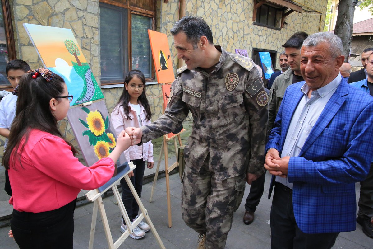 Valimiz Sayın Gökmen ÇİÇEK, Vali Yardımcımız Sayın Adnan TÜRKDAMAR, İl Emniyet Müdürümüz Sayın Atanur AYDIN, İl Jandarma Komutanı Tuğg. Sayın Hakan DEDEBAĞI, İl ve İlçe Protokolü ile birlikte Bünyan Şehit Cennet YİĞİT Ortaokulu'nun düzenlediği ⬇️⬇️⬇️ @ayd_atanur