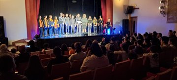 Ayer se clausuró 'ABRIL + CULTURAL' en el 🎭 Teatro del @CEramonycajal con 'Poetas españoles' por Nordin Tsouli y un Concierto coral por 'Al Boughaz' con asistencia del Cónsul General de España en Tánger.
¡Enhorabuena a los organizadores! @CGEspTanger @OchoaIees @ICTanger