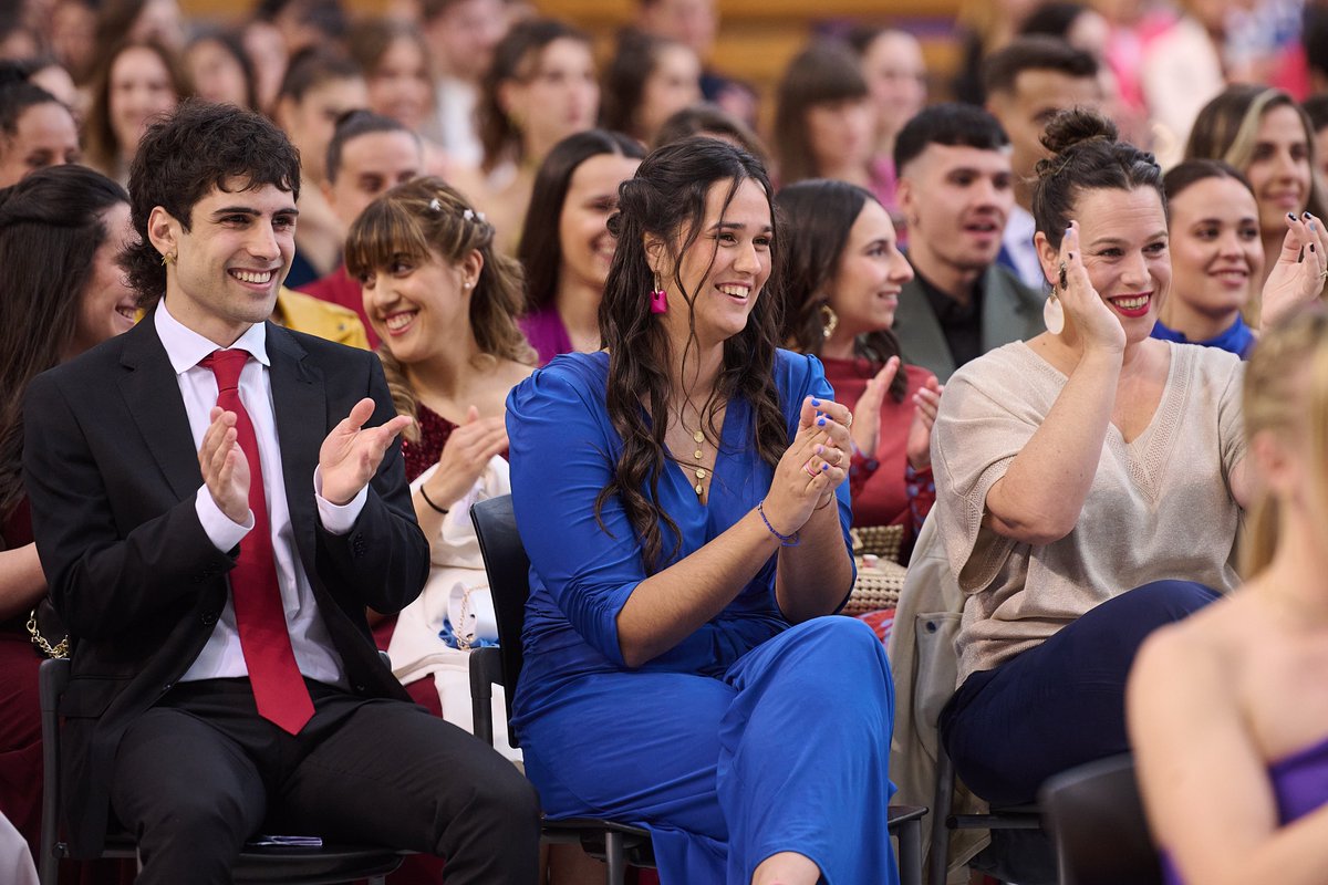 📢Un total de 397 estudiantes participan en el acto de graduación de la Facultad de Ciencias Humanas, Sociales y de la Educación