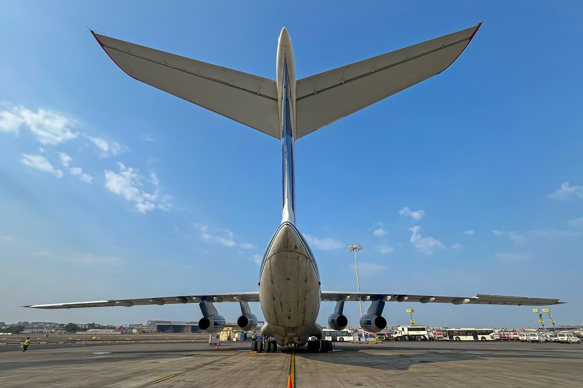 Can you guess the aircraft making waves at our airport? Comment your guess below and let’s see if you’re right! #MumbaiAirport #CSMIA #AvGeek #AviationLovers #Aviation #SkySpectacle #AirportViews #PlaneSpotting #Airport