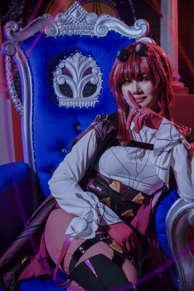 Happy 1st Anniversary #HonkaiStarRail  ! 🥳🎉

( sharing a photo of my #Kafka cosplay from last weekend 🕸️ )

📸: <a href="/ItsTroya/">Francis (Troya)</a> 
📍: Lycoris Studio
🌟 assist: @doronyaacosplay + <a href="/WeakmanPururiin/">Weakman</a>