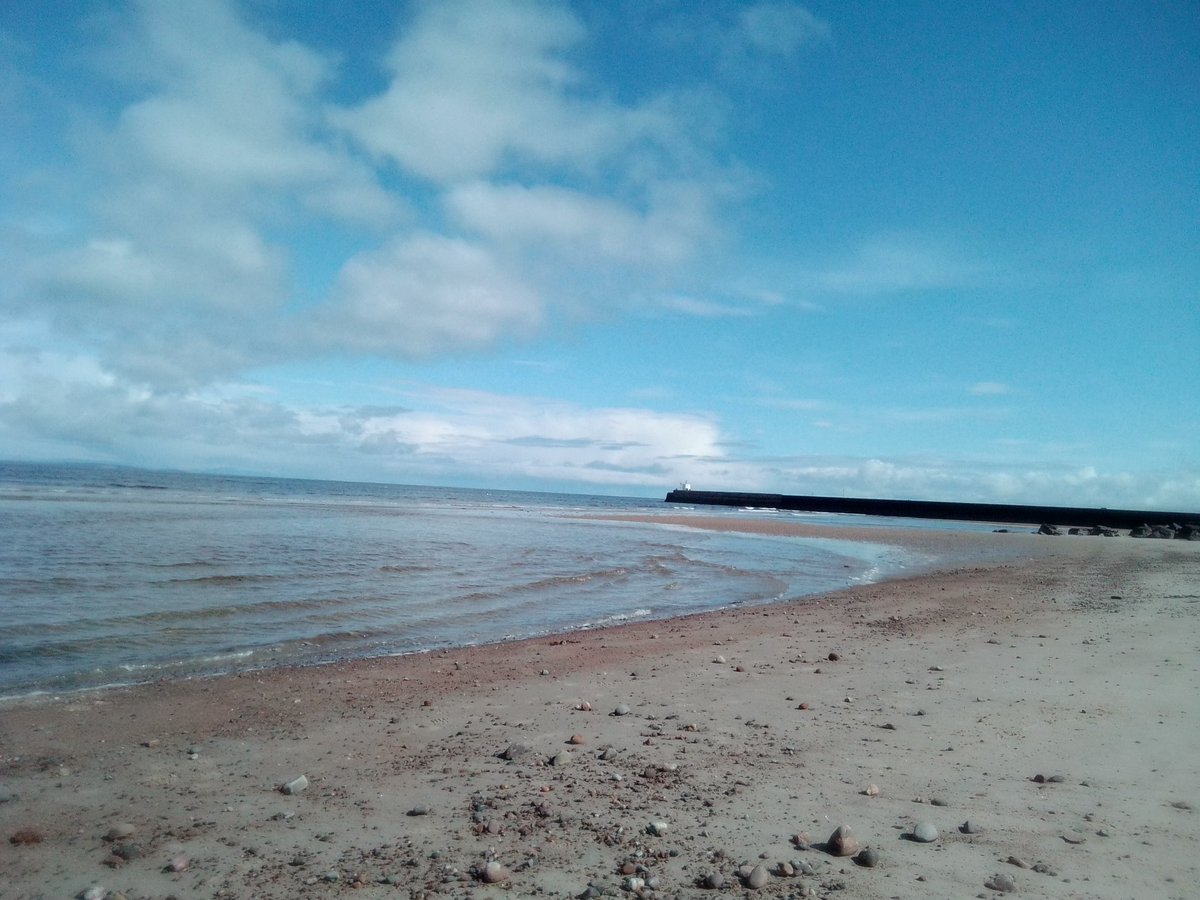 Bonnie morning in #Nairn. Gorgeous clouds 🌤️