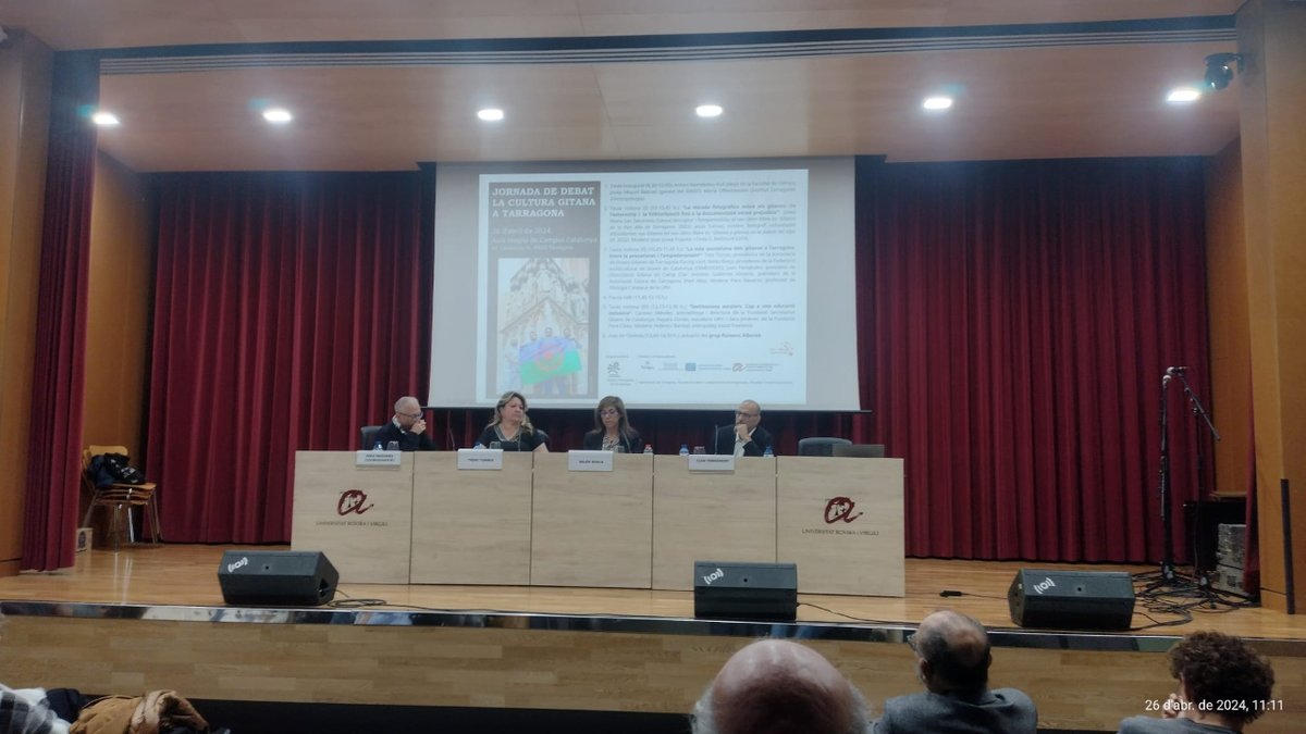 L'Aula Magna del campus Catalunya #URV ha acollit avui la jornada de debat 'La cultura gitana a Tarragona', durant la qual, les diferents taules rodones han abordat qüestions com la vida quotidiana dels gitanos a Tarragona o l'educació inclusiva, entre d'altres. #comunitatURV