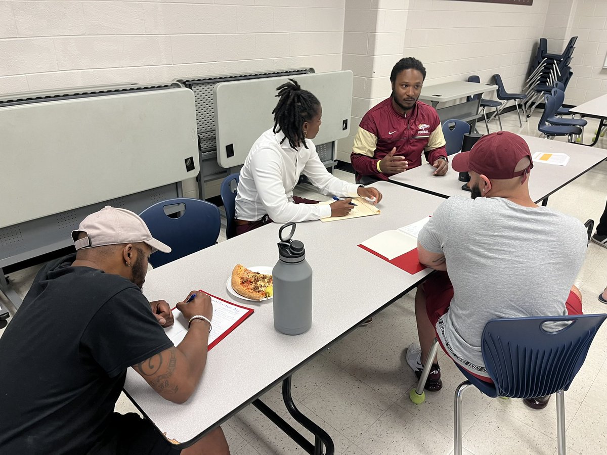 A packed house for Part One of our BFA Coaches Clinic! Thank you to all the coaches that came out… it’s always great to be together as a Bronco Football Coaching Family. A testament to the pride in our community. Go Broncos!! 🪵 @BusterConnects @Bronco_Ftball @Bwoodsports