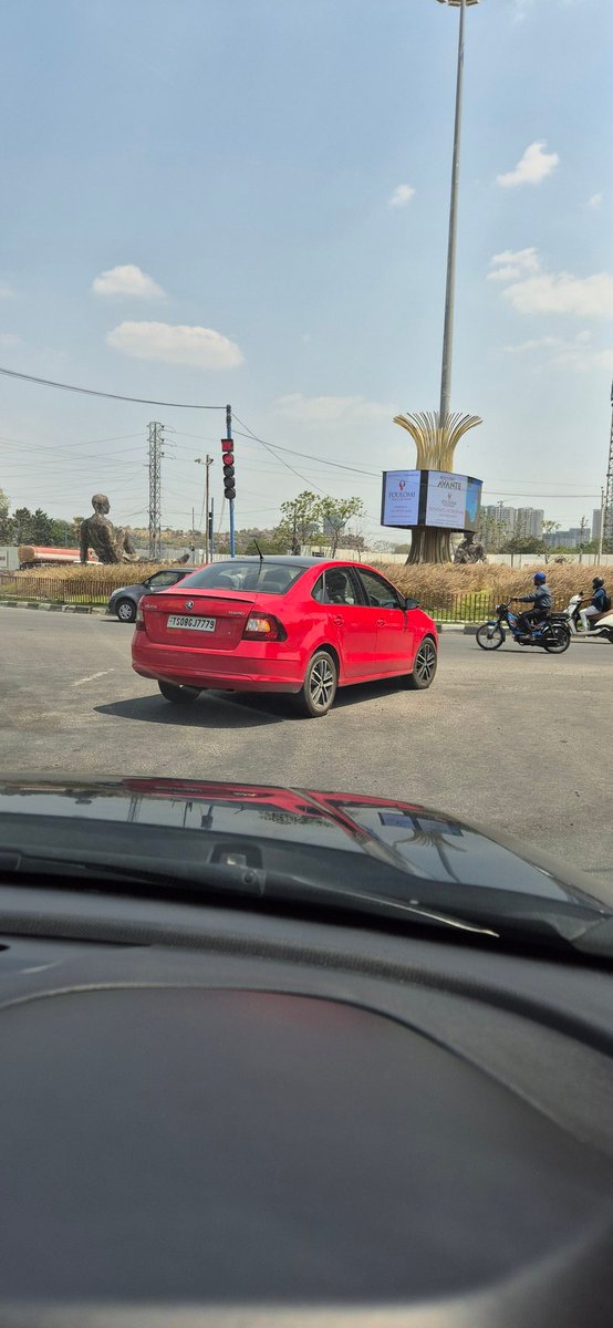 Waiting to go in wrong direction! This is at Nanakramguda circle.. there is no awareness.. and secondly no fear of @HYDTP @Team_Road_Squad @TopDriverIndia