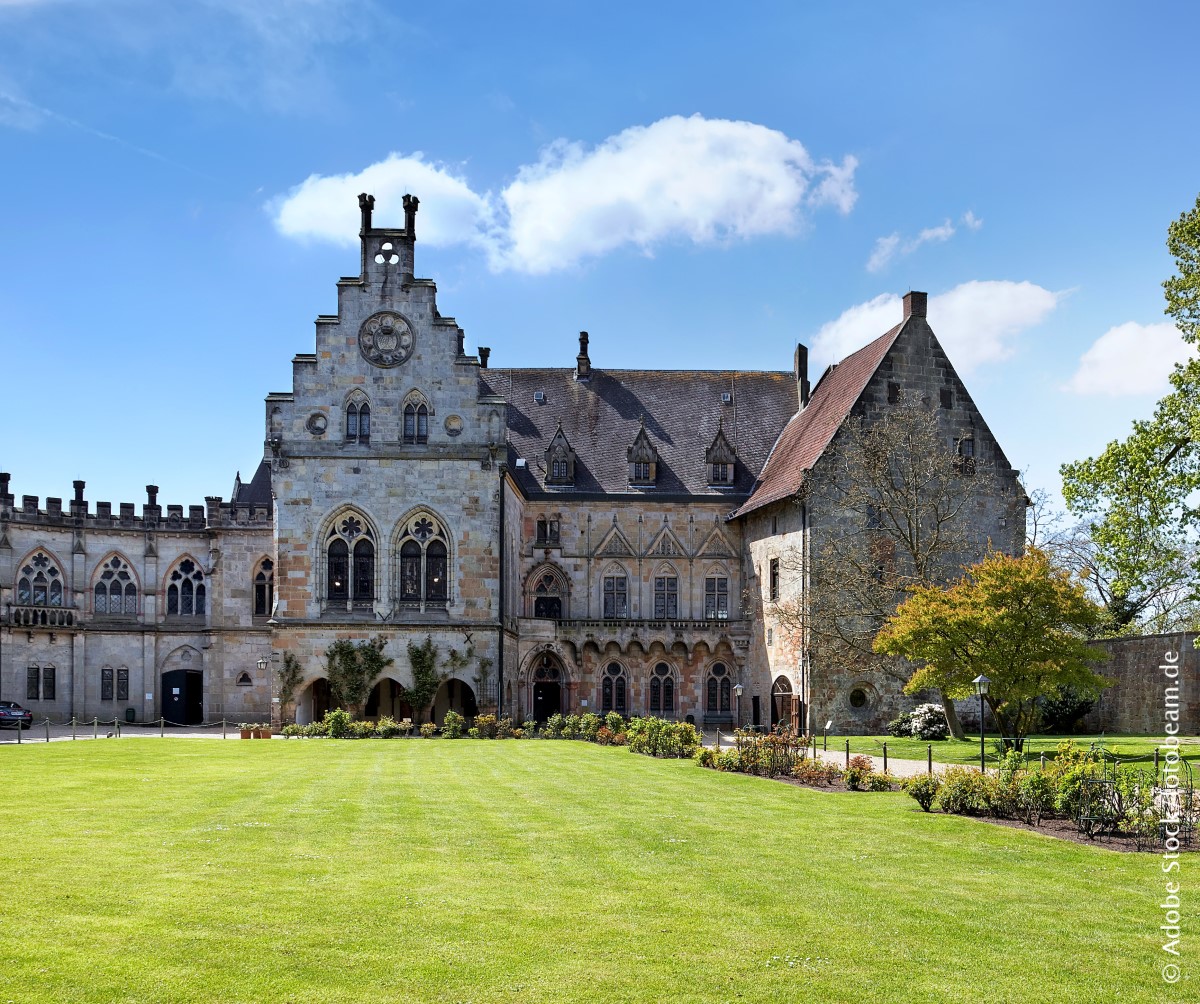 germanytravelNL's tweet photo. Het verhaal van Nederland speelde zich deels af in #Duitsland, duik in de geschiedenis van het Huis van Oranje-Nassau op de mooie #Oranjeroute en bewonder kastelen, paleizen en idyllische stadjes. π³π±π§‘ https://t.co/iFrH5cZnrz #koningsdag https://t.co/Waf19XMsza