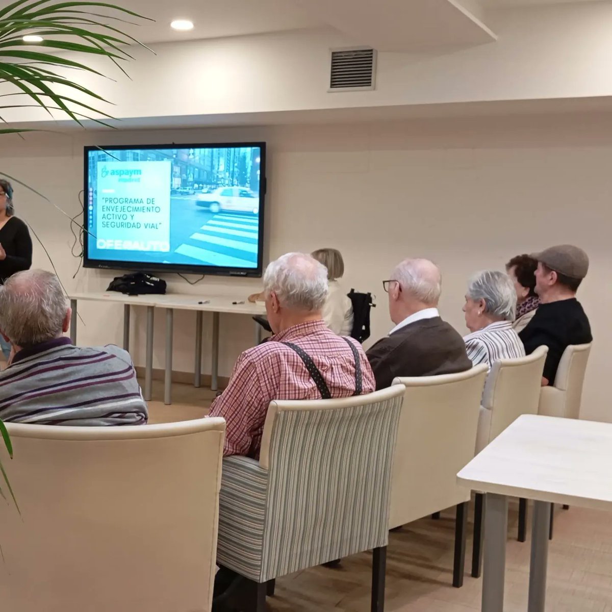 aspaym_madrid's tweet photo. Continuamos con nuestro proyecto "Envejecimiento activo y Seguridad Vial" gracias al apoyo de @OFESAUTO
Hoy hemos estado en el centro de mayores de STIMA de Mortalaz.
#isofesauto #ofesauto
#lesionmedular #seguridadvial #personasmayores
#ASPAYM #talleres https://t.co/eF4zfcNnzH