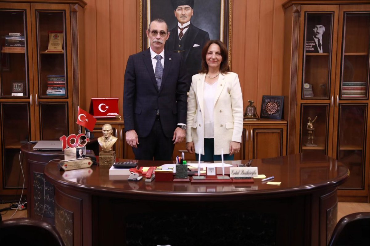 CHP Ankara Milletvekili Sayın Aliye Timisi Ersever, Belediye Başkanımız Sayın Erdal Beşikçioğlu'na hayırlı olsun ziyaretinde bulundu.