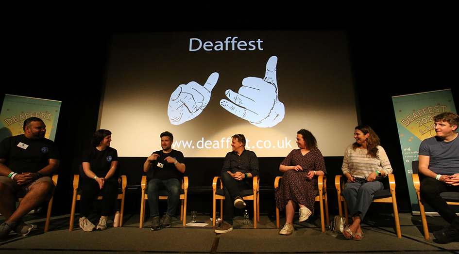 DON'T FORGET: Deaffest takes place in Wolverhampton from 10 - 12 May. 🤟👏 The festival celebrates the 15th anniversary of @Deaffest with film screenings, comedy, talks and activites ranging from Hula Hooping to signed song performance. Find out more 👉 tinyurl.com/mvc9ey9n