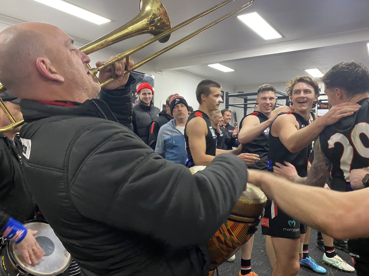 Blimey. The bongo has made it to the middle of Frankston's song. The Dollies are 3-1 and the supporters are of a mind to celebrate.