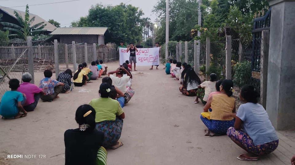 Shwe Yae Kyi’s protest movement led by local residents from #Yinmarbin Twp, #Sagaing Region, staged a protest against the #MilitaryDictatorship on Apr25.

#WarCrimesOfJunta  
#2024Apr26Coup 
#WhatsHappeningInMyanmar