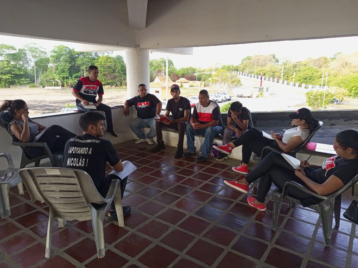 “Pronunciar la palabra no es solo hablar, sino transformar el mundo".
Paulo Freire.

Desde el <a href="/MirandaMrt2/">Tupamaro Miranda</a> se da inicio al 2do. día de Formación como eje transversal de nuestro Partido “Taller Método y Estilo”. 
Tupamaro es Ejemplo de Lucha.
🔴⚫👊