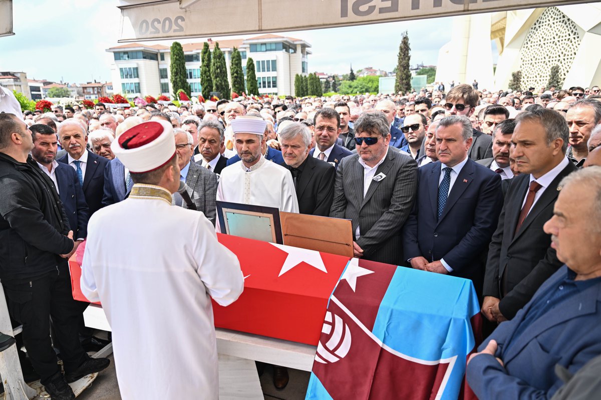 🎗️ Trabzonspor eski Başkanı ve Spordan Sorumlu eski Devlet Bakanı Mehmet Ali Yılmaz son yolculuğuna uğurlandı.