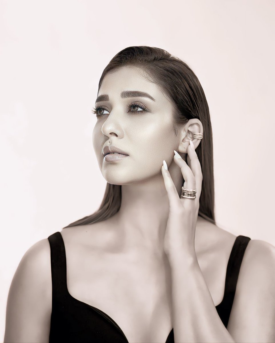 Ufff 🥵 
She knows we obsessed with Her Side Profile 🫣🔥

#LadySuperstar #Nayanthara 
#GQPowerList2024