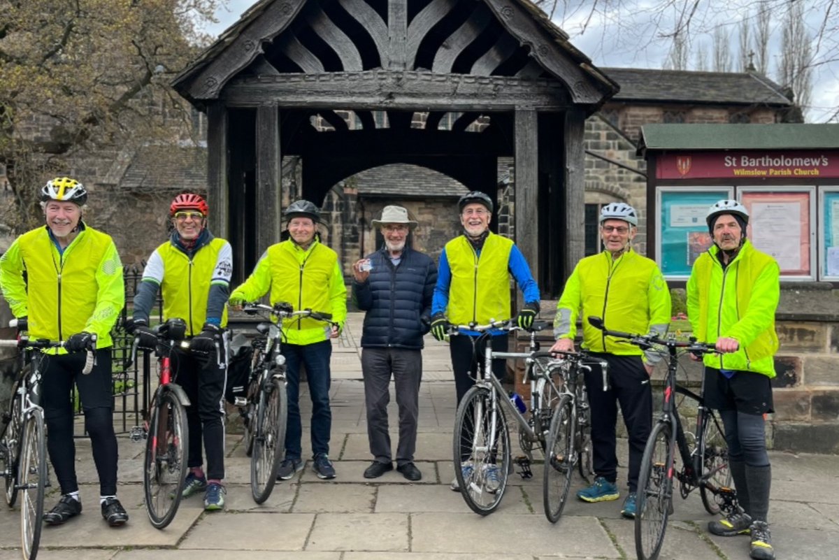 Riders prepare to set off on Wilmslow Wells Challenge wilmslow.co.uk/news/article/2…