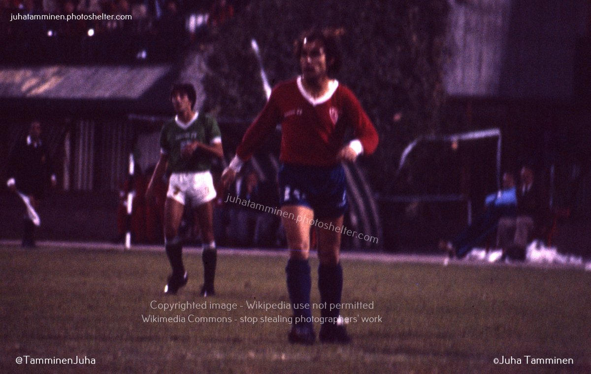 Así salieron las diapositivas con la luz de la cancha de Ferro con una lente de 100-300/5.6 - imposible. De a poco iba aprendiendo... #FerroCarrilOeste v #Independiente, 26 de abril de 1984. No hay retoques en las fotos, se puede mejorar un poco, pero no tengo paciencia para eso.