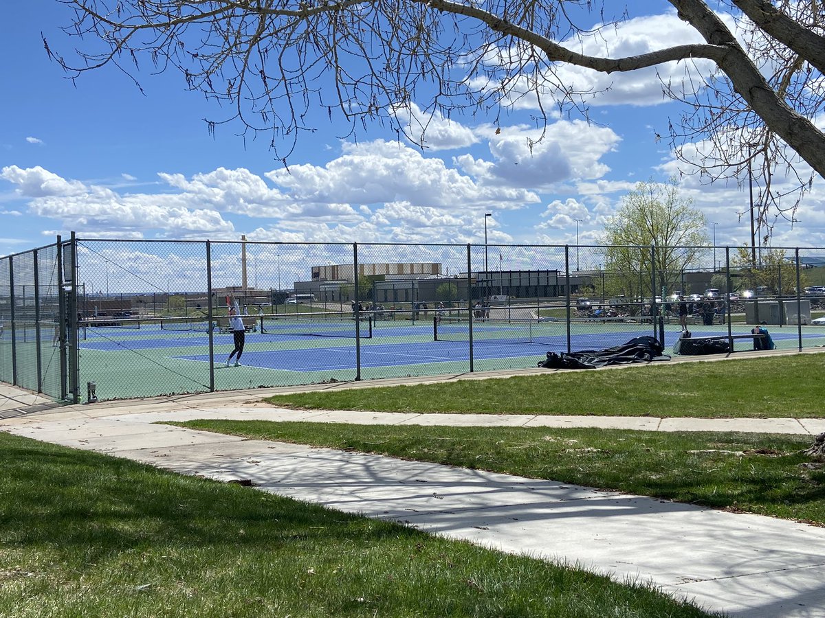 Good luck to the D’Evelyn Girls Tennis Team as they host the Quarterfinal matchup with Dawson! Go Jags! @develyntennis @develynjrsr @JeffcoAthletics @CHSAA
