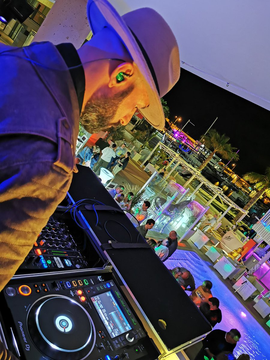 Life of a DJ ‼️🎧‼️ Niki Beach Club  #volkankaraman #dj #djlife #djlifestyle #djset #music #musica #technomusic #techouse #housemusic #livemusic 🎧🎶