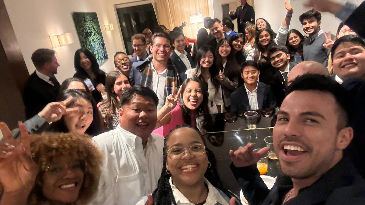A peek into our vibrant Thursday at #YOUNGA #ECOSOC Youth Meet-Up in New York! 🌐 Over 200 bright, young minds gathered to network and exchange groundbreaking ideas💡 The energy was palpable, the enthusiasm contagious 🚀 A huge thank you to everyone who attended! @UN
