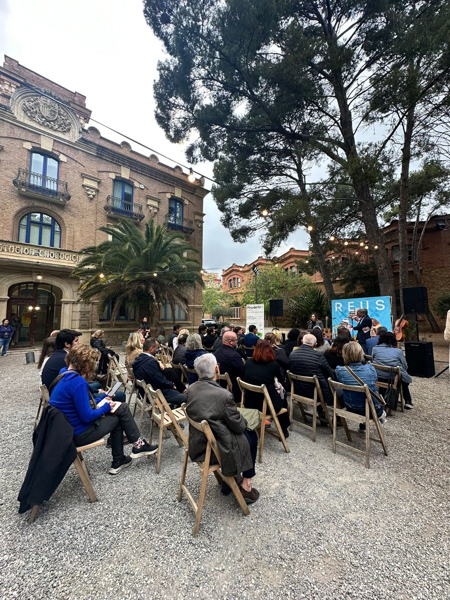 📍 L’Estació Enològica de Reus ha acollit la presentació de la @firadelvifalset 🍷

👉🏻 Se celebrarà del 3 al 5 de maig i l’Agència #ReusPromoció també hi serem presents fent difusió del nostre patrimoni cultural i gastronòmic! 👌🏻

#GaudíReus #CiutatambCaràcter