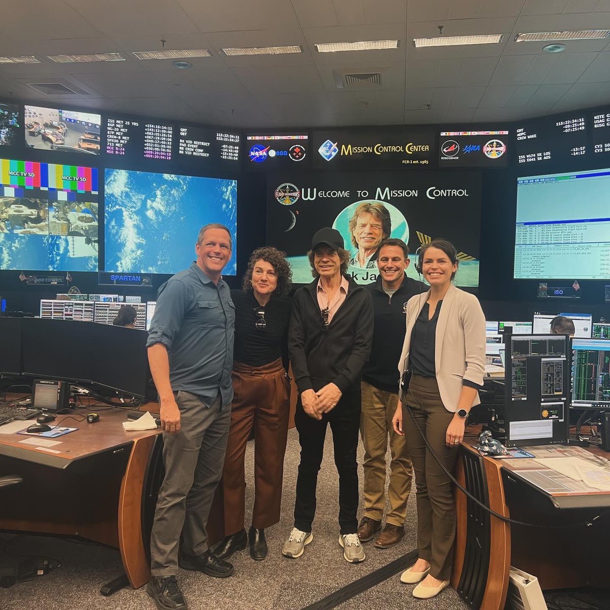 Thanks @NASA for being so welcoming to us and great to be shown around by astronauts Josh Cassada, Bob Hines and Jessica Meir.