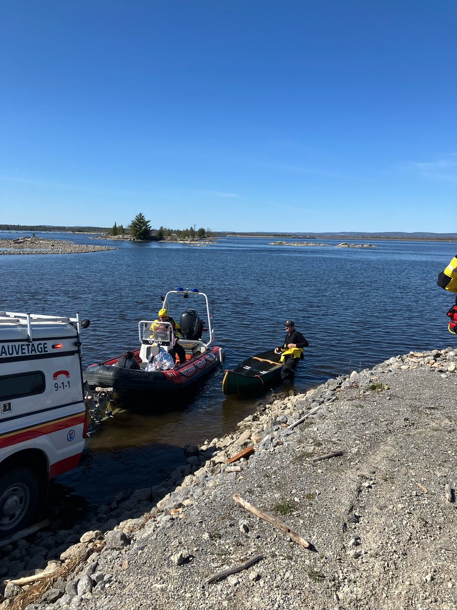 Our Water Rescue team made a successful rescue yesterday afternoon in Fitzroy Harbour.   At approx. 14:59, we received a 9-1-1 call from a resident reporting their canoe tipped over in the Ottawa River near the 100 block of Morris Island Dr and that there were two occupants on…