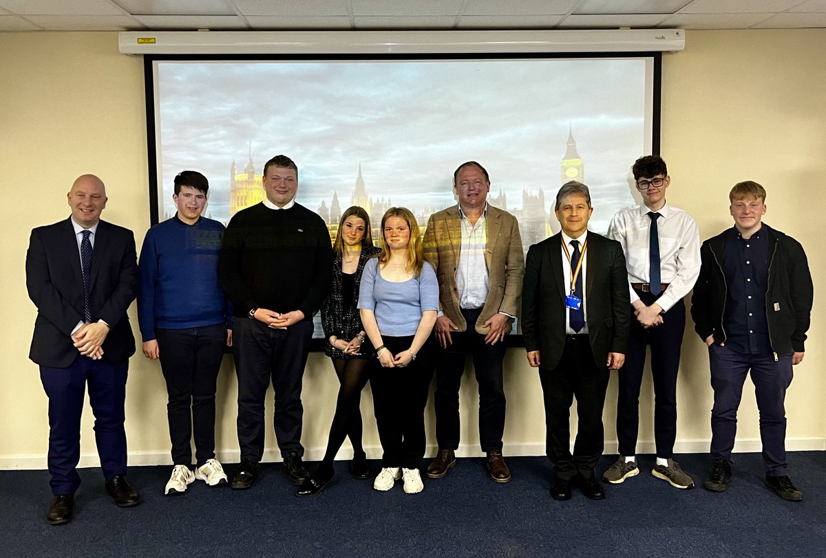 As always, it was a joy to visit @BrockhillPark today. 🐮 I met the dedicated Young Farmers @BrockhillFarm & look forward to seeing them again at the County Show! 🗣️I also enjoyed taking part in a Q&A session with A-Level Government & Politics students.