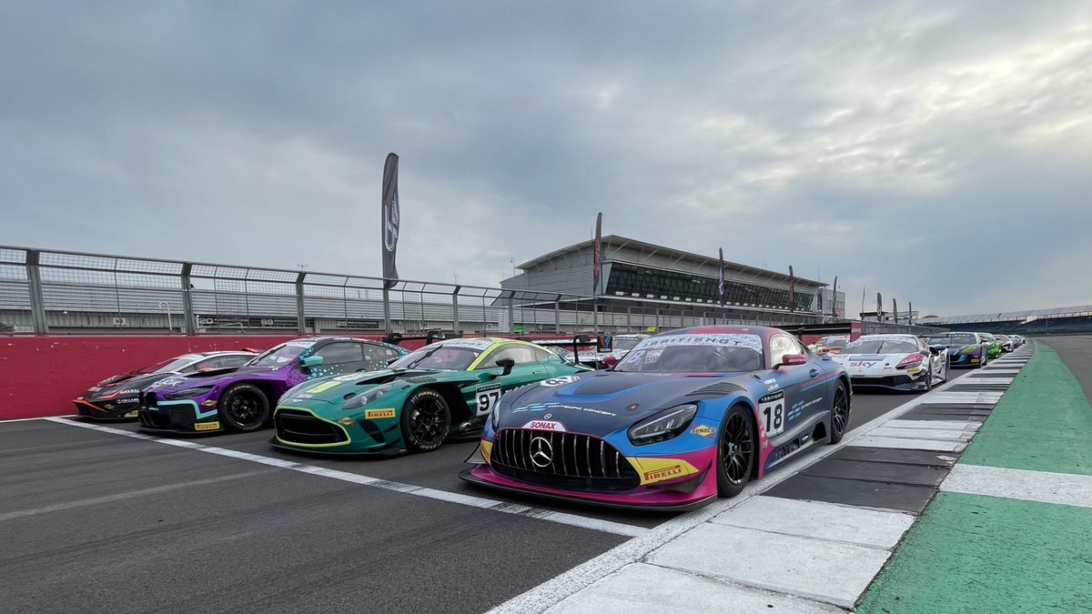 Is it even #Silverstone500 without a #BritishGT group photo? All the angles comin’ up…