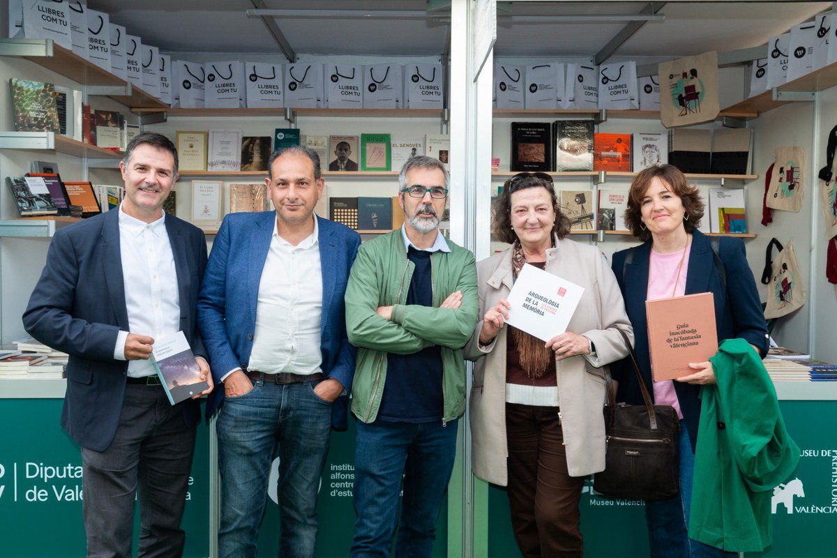 Ja estem a la @firallibrevlc 📚amb les publicacions de #LETNO

A la caseta 108 de l’Àrea de Cultura de la Diputació de València @culturadival