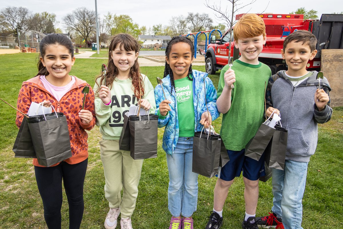 School District 54 (@d54schools) on Twitter photo 🌳 Happy Arbor Day! <a href="/halewolves54/">Nathan Hale 54</a> students planted a tree, thanks to <a href="/SchaumburgIL/">Village of Schaumburg</a>, <a href="/SchaumburgParks/">Schaumburg Parks</a> & Mayor Tom Dailly! Schaumburg plants 800 trees yearly, totaling nearly 30,000! Each student got a Swamp Willow sapling to plant at home. Let's keep nurturing our planet! 🌱💚 🌳 Happy Arbor Day! <a href="/halewolves54/">Nathan Hale 54</a> students planted a tree, thanks to <a href="/SchaumburgIL/">Village of Schaumburg</a>, <a href="/SchaumburgParks/">Schaumburg Parks</a> & Mayor Tom Dailly! Schaumburg plants 800 trees yearly, totaling nearly 30,000! Each student got a Swamp Willow sapling to plant at home. Let's keep nurturing our planet! 🌱💚