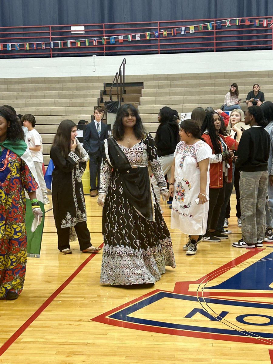 International Day @TWHS_Cardinals was awesome! It was so beautiful to see students sharing & learning from each other. A big thank you to everyone who made this event possible! #itsworthit