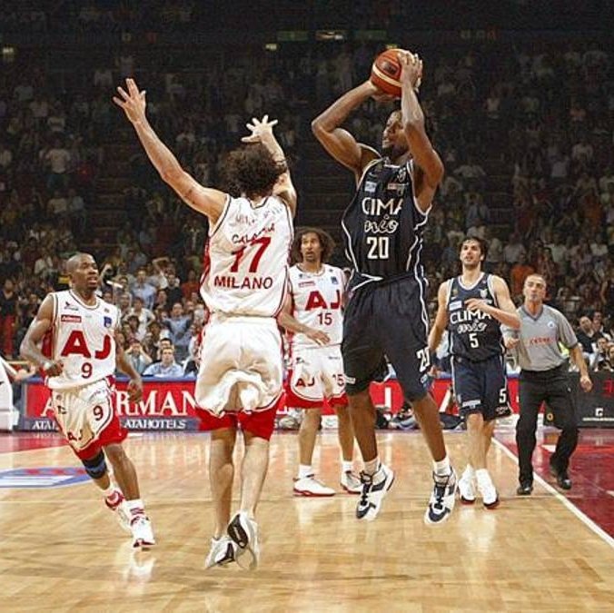 Quel buzzer beater, 19 anni fa, per sempre.
RIP Ruben Douglas.