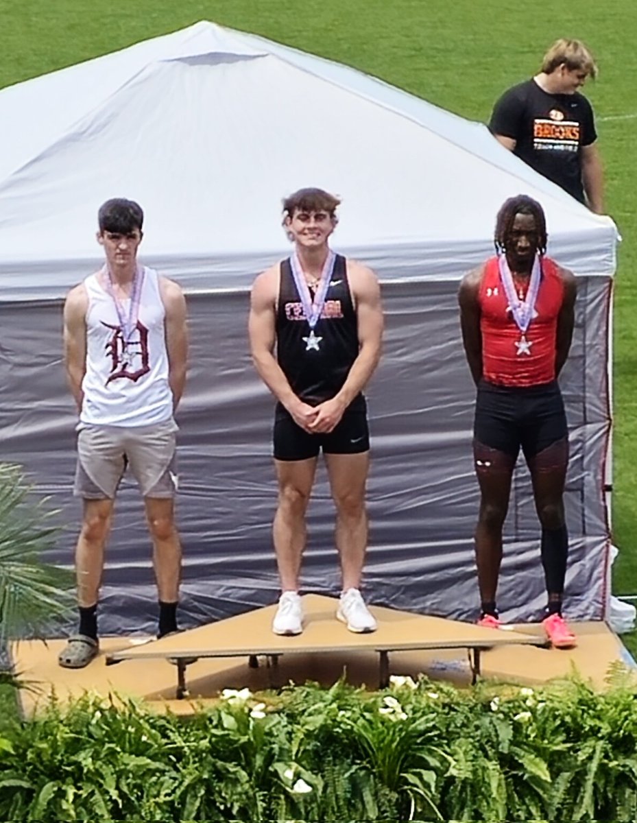 DeshlerTrack's tweet photo. Jesse Allen took home 2nd place in the 4A Boys 400m Dash with a personal best of 51.38secs. 4A Section 4 Sectional @ Scottsboro https://t.co/5QlrxG30ok